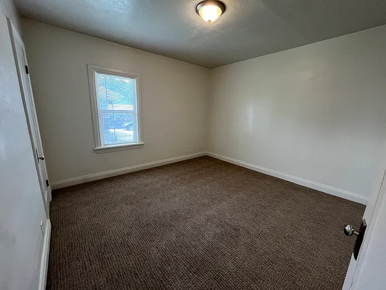 247 N 1100 W — Photo 4