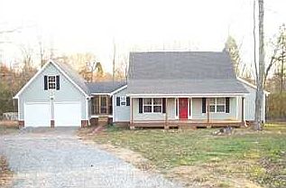 This home sits on 4.64 acres, 5 minutes to downtown  Chickamauga 