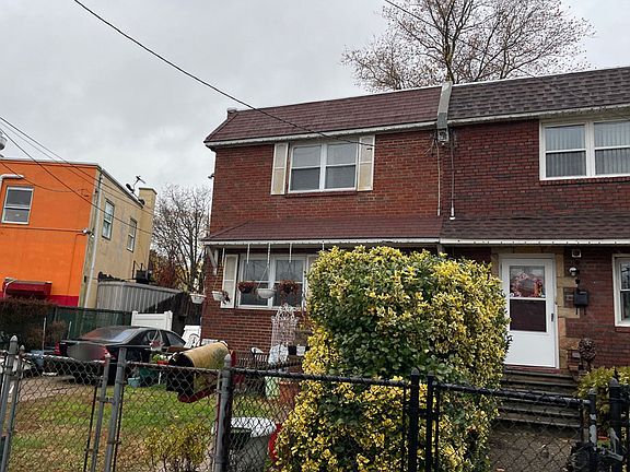 2nd image of 2815 Berkley St