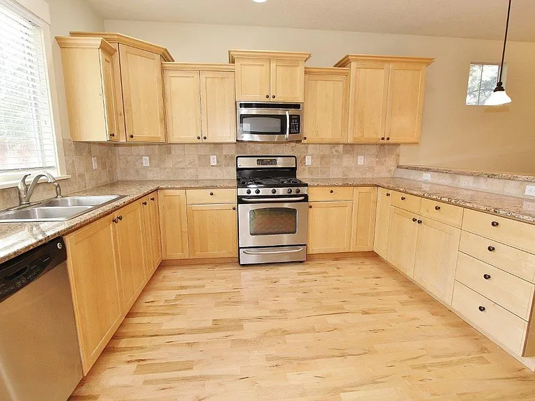 3819 Grover St — Photo 9