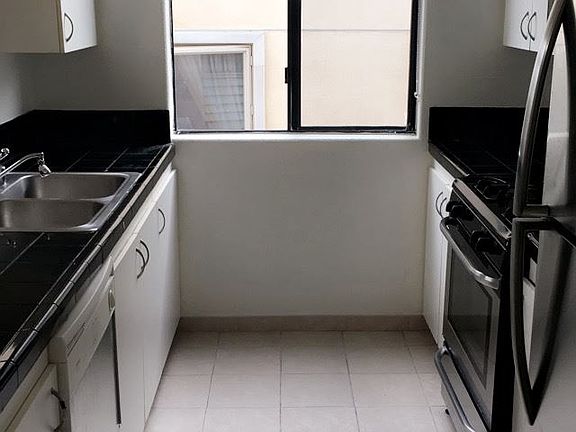 3rd image of 914 S Wooster St APT 202