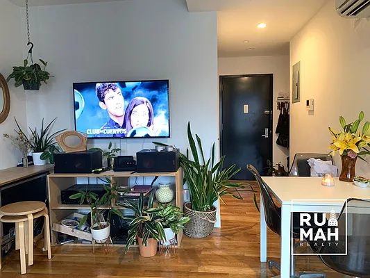 Rented by Rumah Realty Inc | media 25