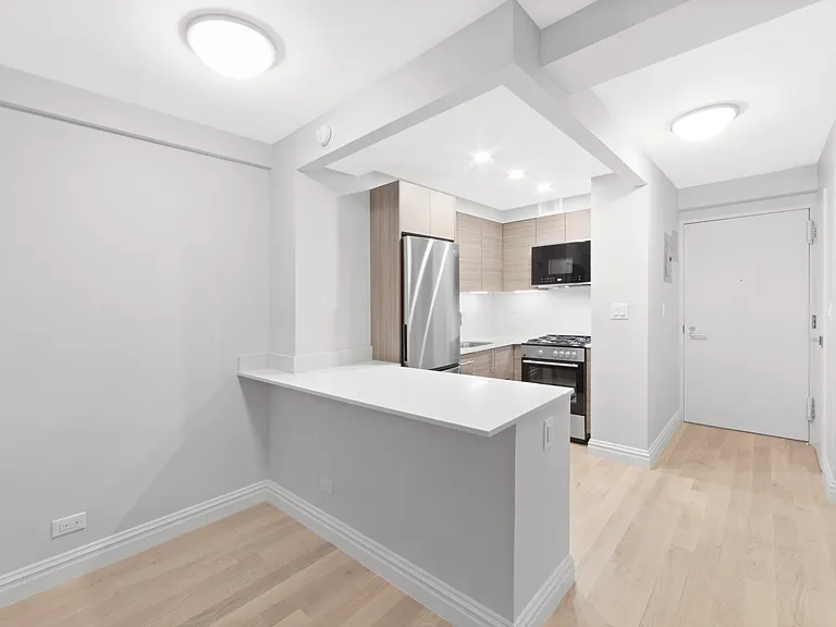 340 E 51st St #7G — Photo 6