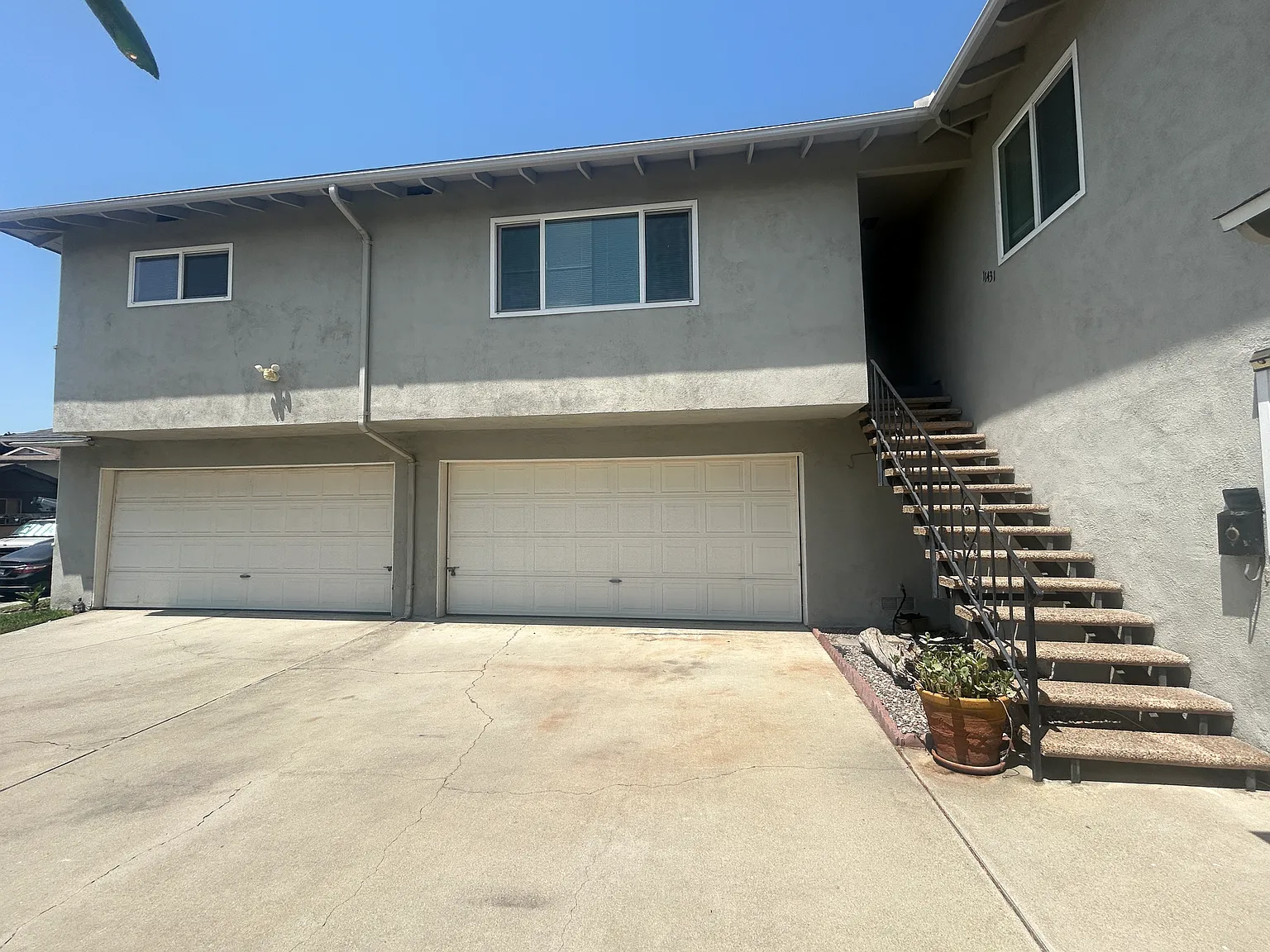2 bed, 800 sqft, $2,500 — Photo 2