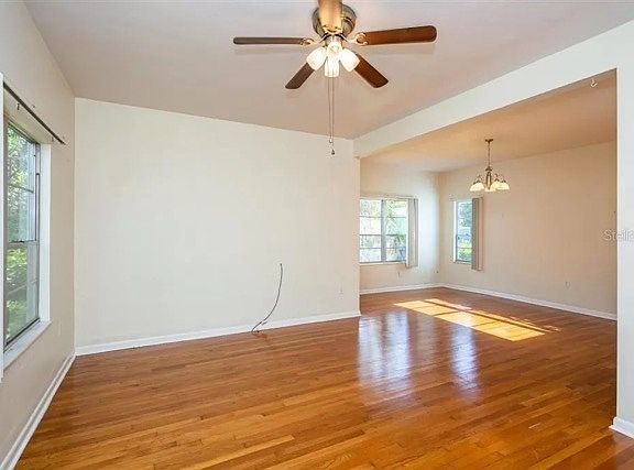 2nd image of 1414 Oakley St
