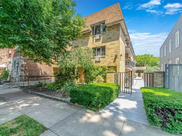 66-59 71st Street #2D, Middle Village, NY 11379