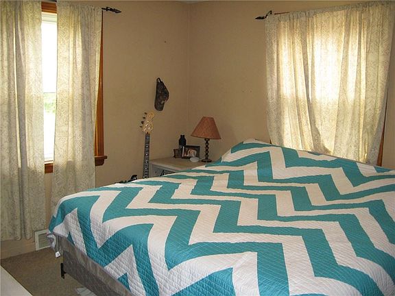 3rd image of 830 Longvue Dr