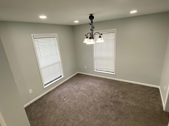 4th image of 645 Oakwood Dr