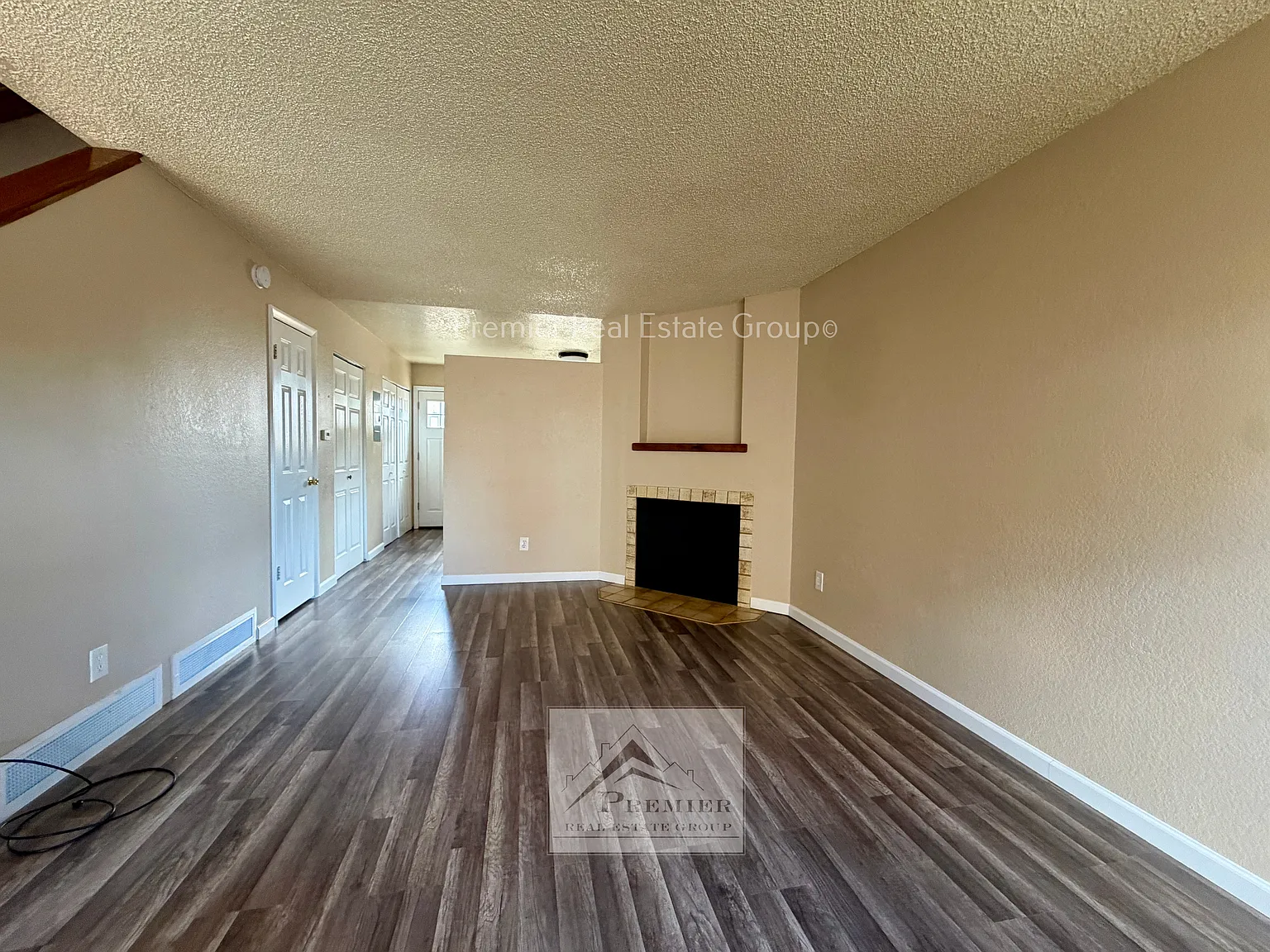 2 bed, 1.5 bath, 976 sqft, $1,295 — Photo 3