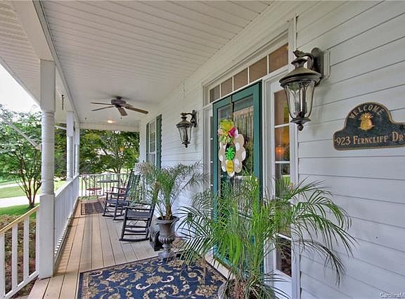 3rd image of 923 Ferncliff Dr