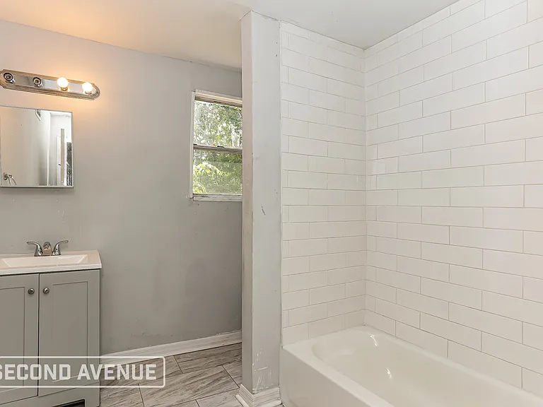 2939 W 6th St — Photo 11