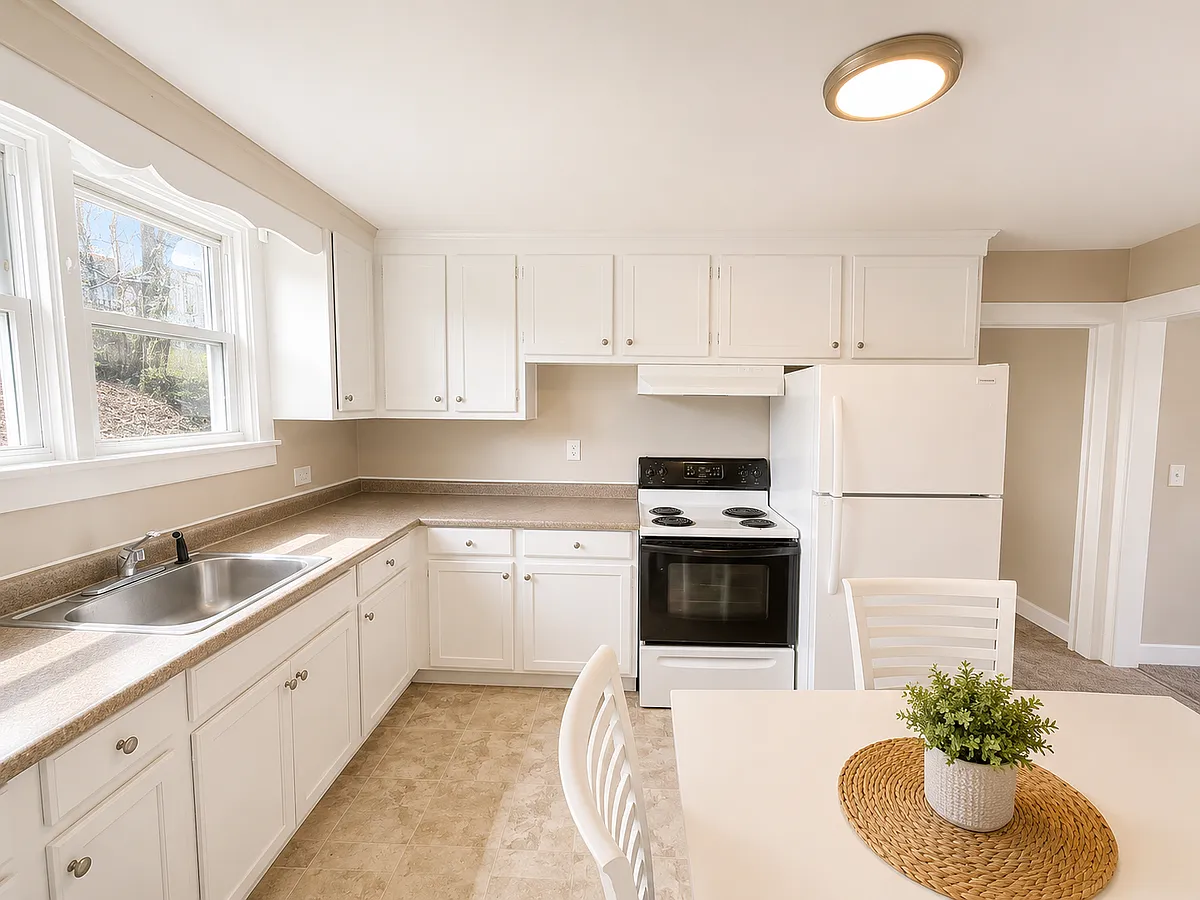 Building Photo - 371 Laurel Hill Ave #B