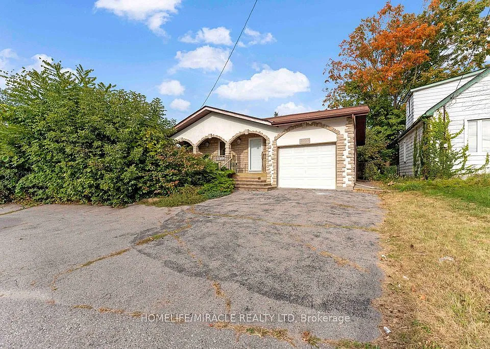 2033 Simcoe St N