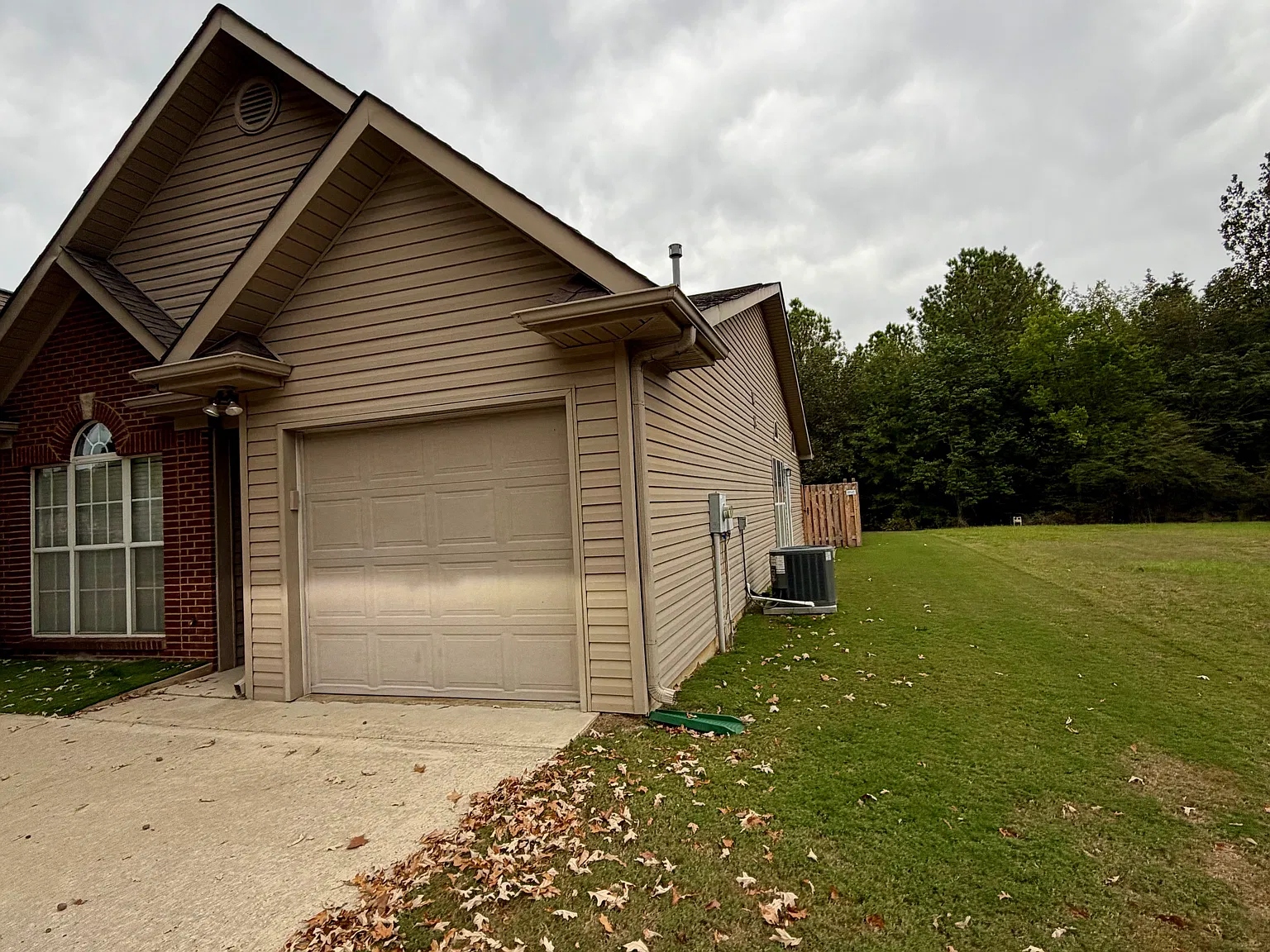 2 bed, 1229 sqft, $1,600 — Photo 2