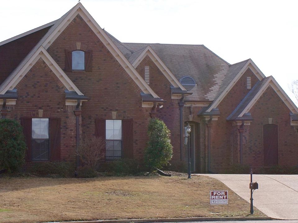 1st image of 105 Whispering Creek Cv