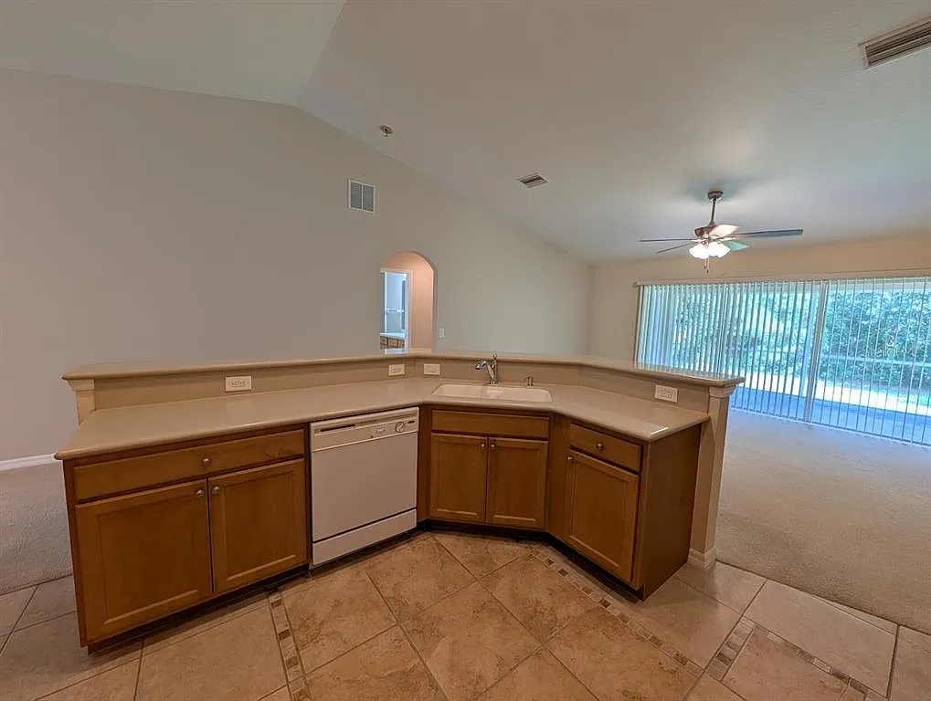 3 bed, 2.0 bath, 1882 sqft, $2,200 — Photo 3