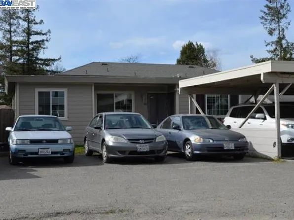 487 Hearn Ave, Santa Rosa, CA 95407