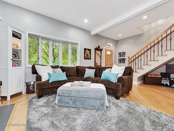 2nd image of 3055 N Damen Ave