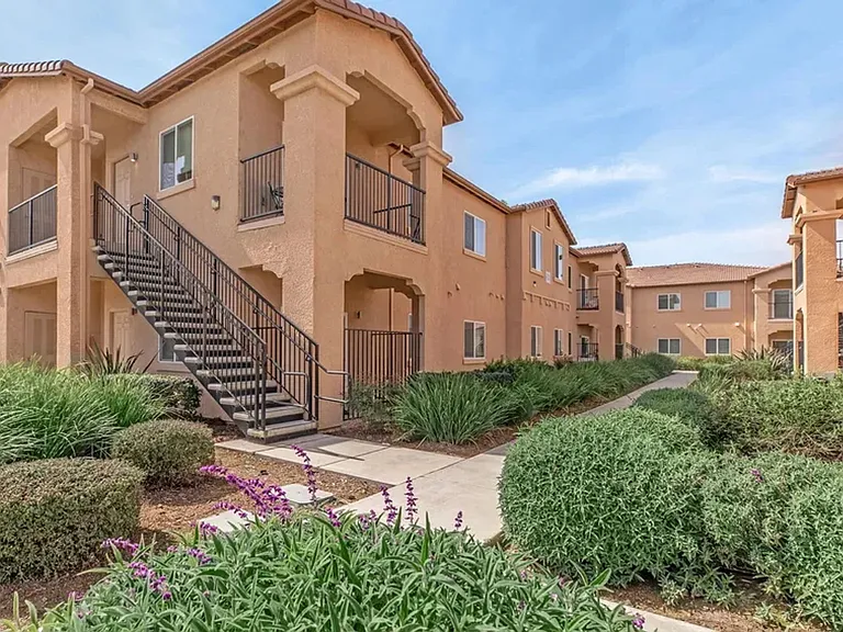 Axis at Compass Pointe — Photo 18