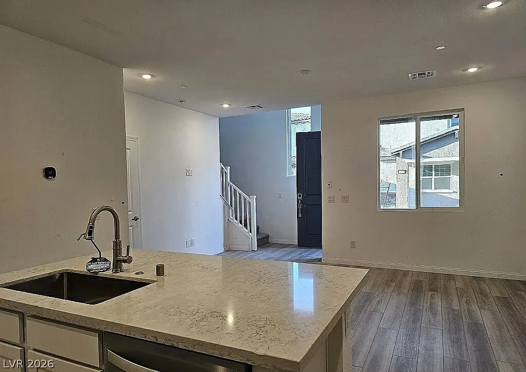 2 bed, 2.5 bath, 1449 sqft, $1,900 — Photo 2