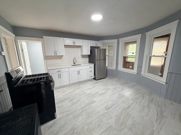 15 Oriole St APT 4, Gardner, MA 01440