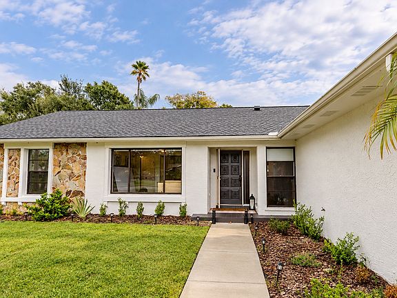 3rd image of 14909 Coldwater Ln