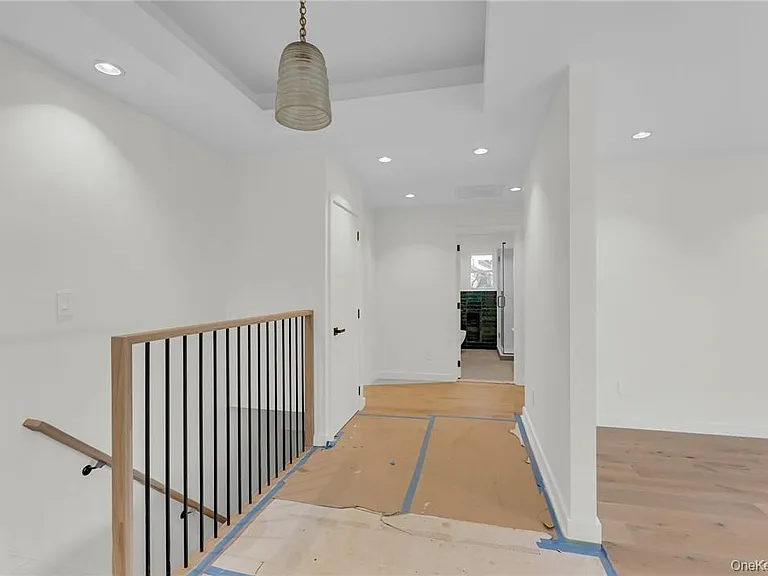 225 Hilltop St — Photo 14