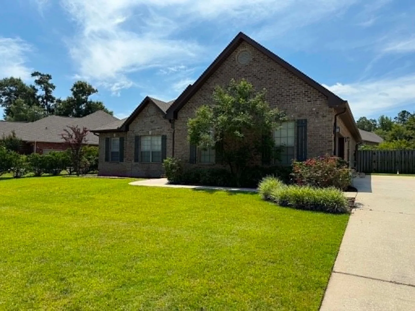 Beautiful 4/2.5 home in Spanish Fort — Photo 2