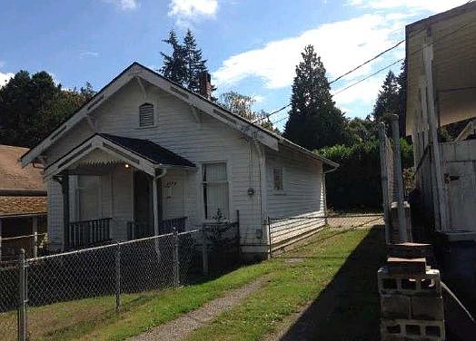 3rd image of 2784 E 1st St