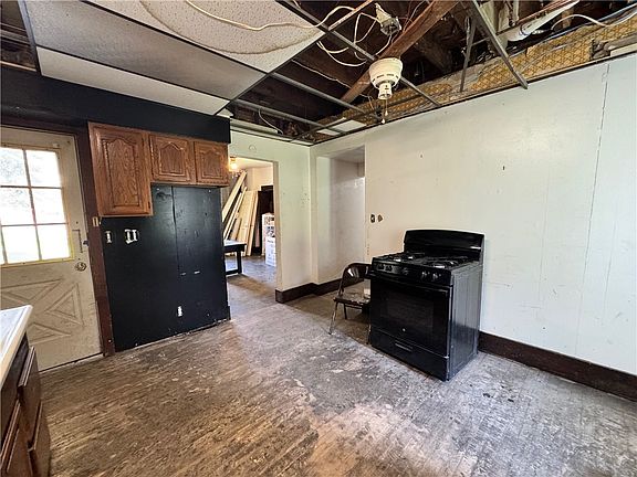 4th image of 2810 William St