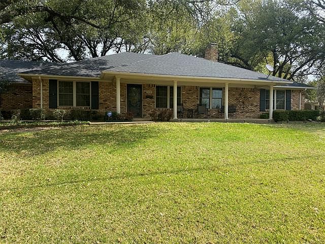 1st image of 704 W Nash Dr
