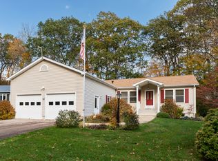 22 Heather Brook Rd, Uncasville, CT 06382