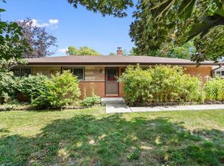 147 S Rohlwing Rd, Palatine, IL 60074