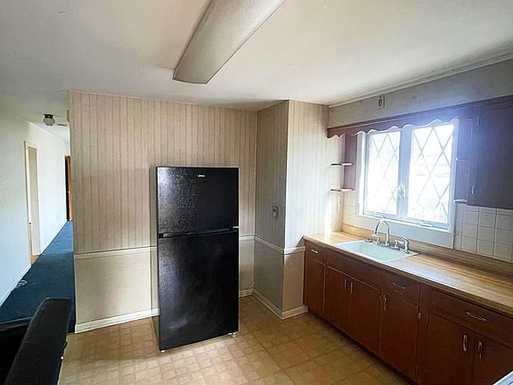 2nd image of 206 Lackawanna Ave Floor 2