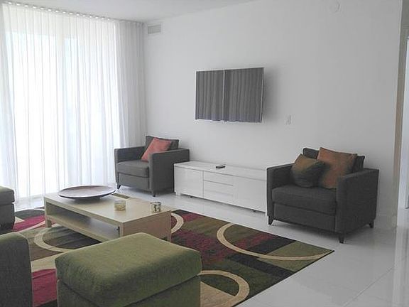 4th image of 1819 SE 17th St APT 1008