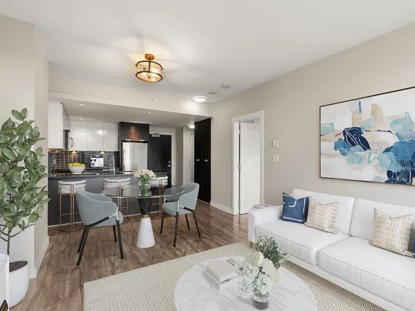 2968 Glen Dr #802, Coquitlam, BC V3B 0C4