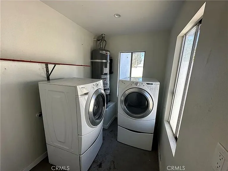1548 W 7th St — Photo 15