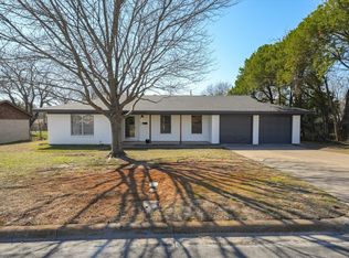 8117 Redwood Dr, Benbrook, TX 76116