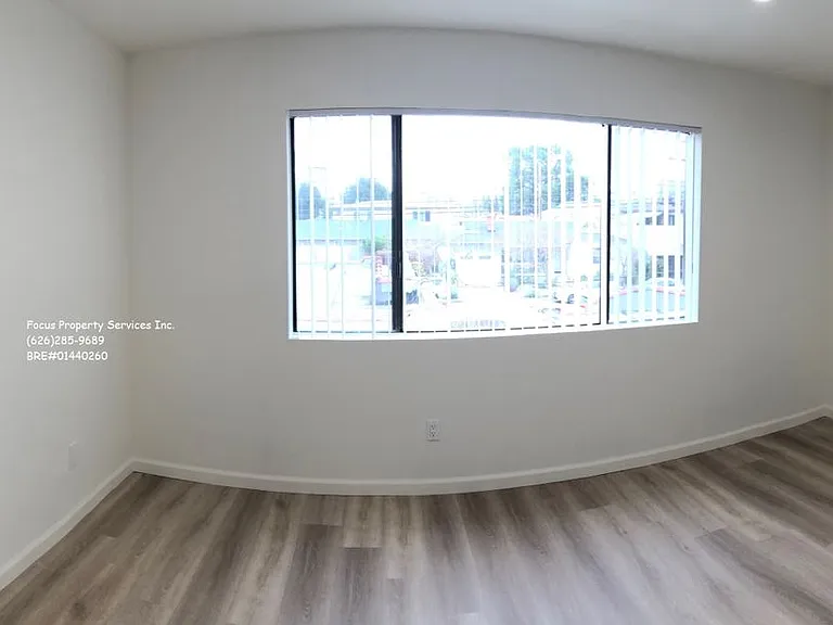 604 W Milford St — Photo 14
