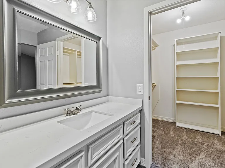 210 Pecan Valley Ct — Photo 17