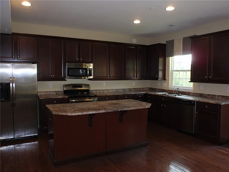 325 Broadstone Dr — Photo 5