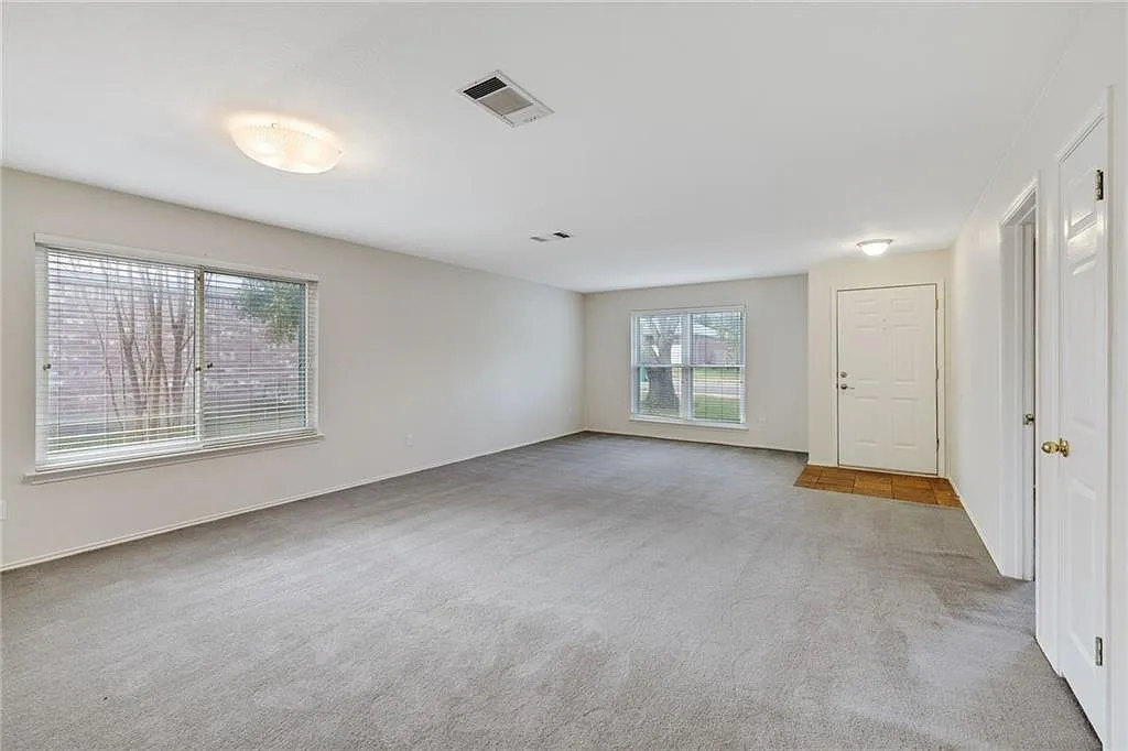 1910 Woodland Drive - 1 — Photo 2