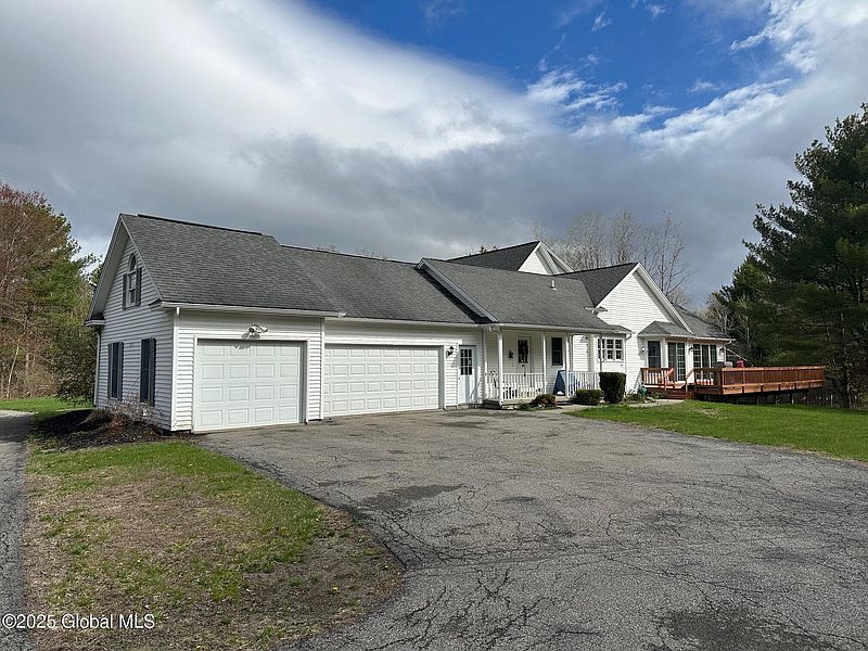 3rd image of 142 Boulderwood Drive
