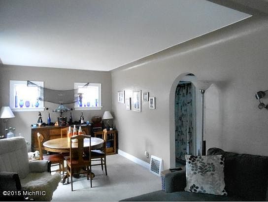 3rd image of 2086 Bourdon St