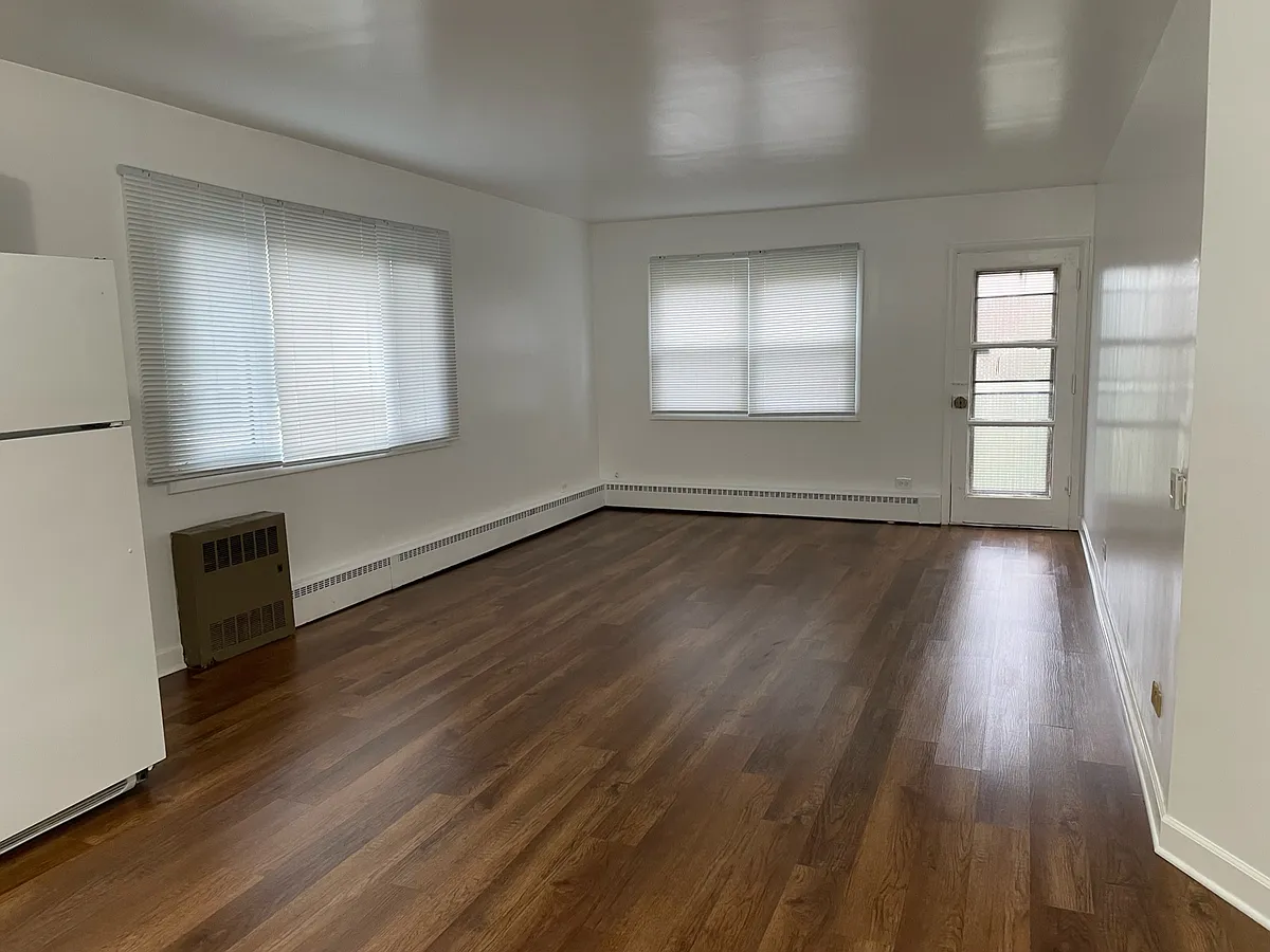 Main living room - 420 S Maple Ave #2