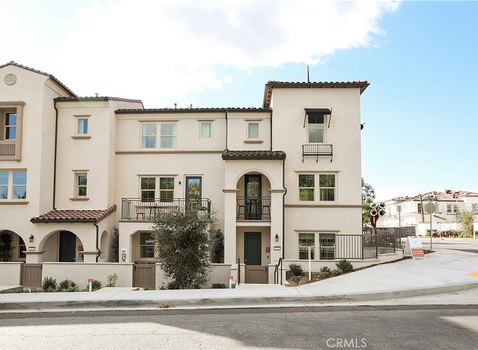 1st image of 211 Camden Ct