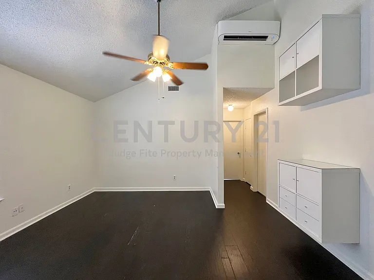 1150 Suburban St — Photo 4