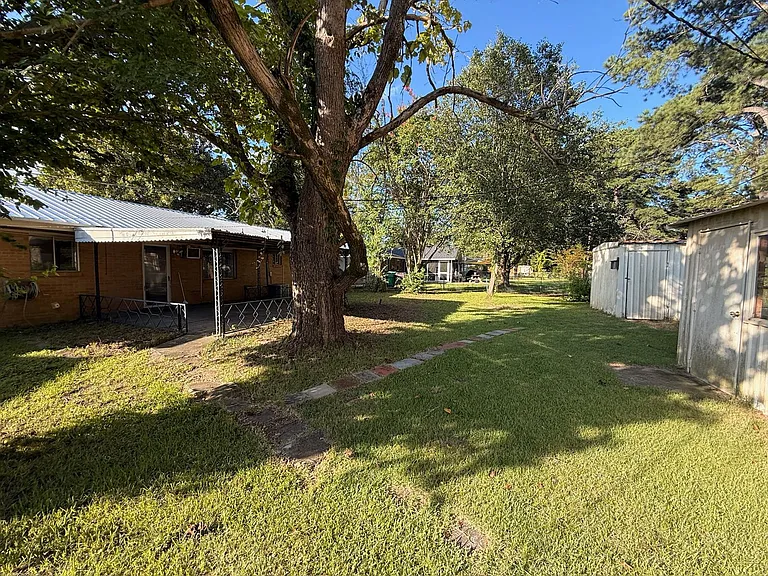 208 Hospital Dr — Photo 14