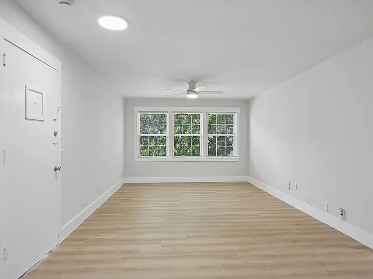 Chateau Apartments - Newly Renovated 1, 2 & 3-Bedrooms at 24th & Hillsboro Village — Photo 19