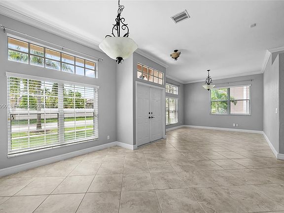 5th image of 1154 NW 183rd Ter